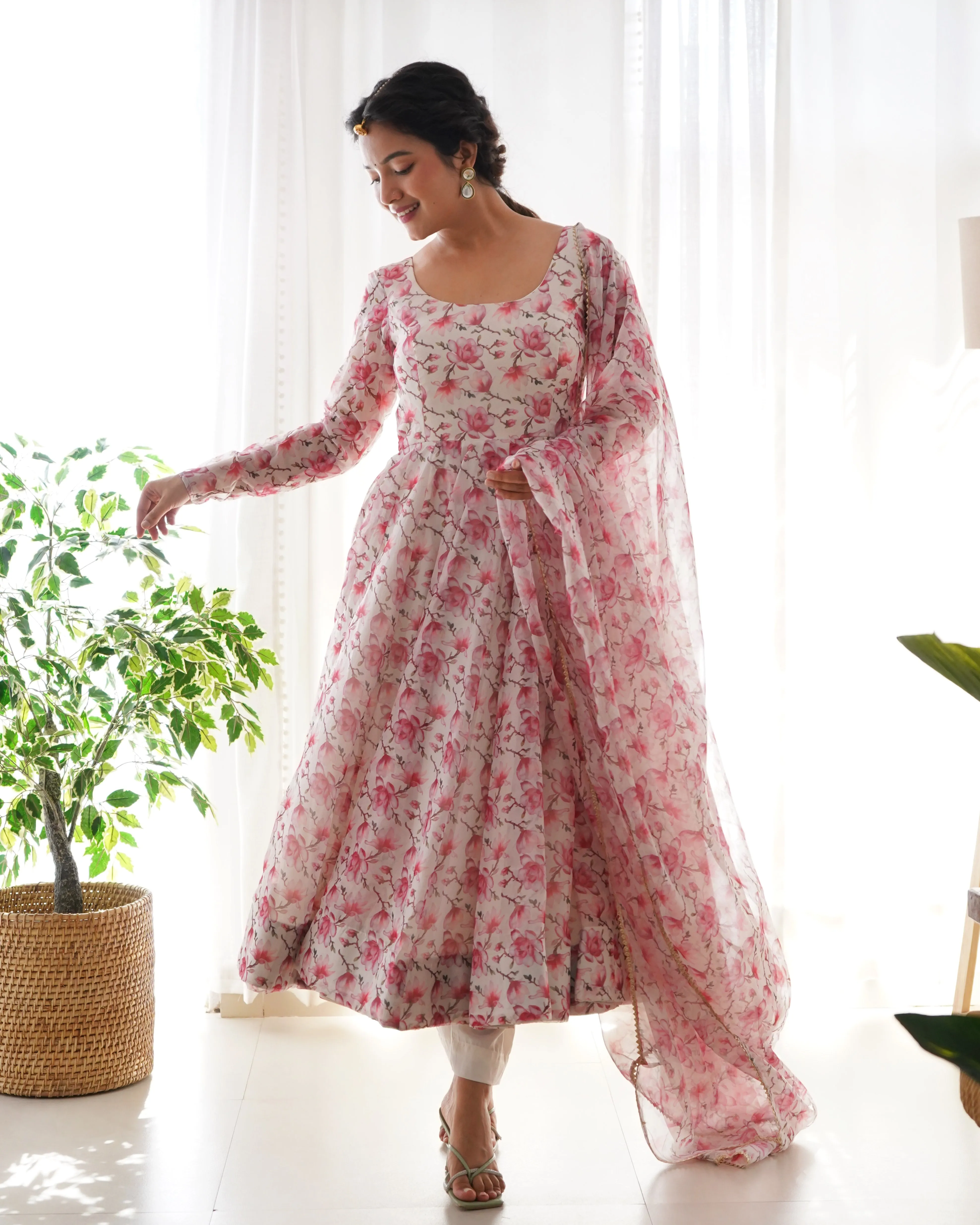 ANAMIKA CREAM SUIT SET